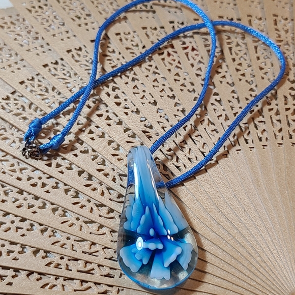 Ladies Vintage Necklace for sale today offers are considered. - Picture 4 of 9